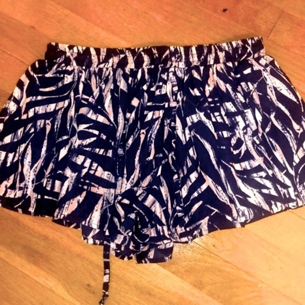 Olivaceous navy white Beachy elastic waist skort shorts size small - Picture 2 of 4